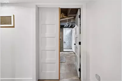 6651 NE Roselawn St, Portland, OR 97218 - Photo 24