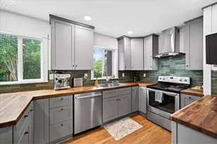6651 NE Roselawn St, Portland, OR 97218 - Photo 8