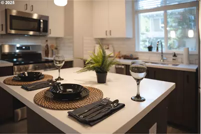6393 E Burnside St, Portland, OR 97215 - Photo 10