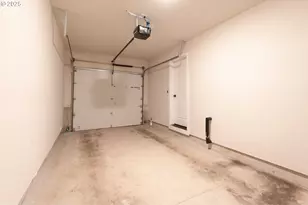 6393 E Burnside St, Portland, OR 97215 - Photo 30