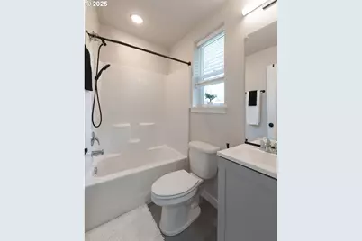 6393 E Burnside St, Portland, OR 97215 - Photo 18