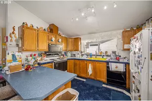 1609 NW Parker Ave, Waldport, OR 97394 - Photo 8