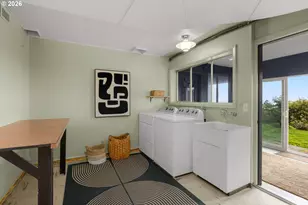 1663 SW Westwood Dr, Portland, OR 97239 - Photo 32