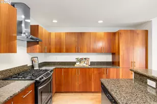 7910 SW 31st Ave, Portland, OR 97219 - Photo 14