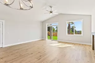 2221 E Juniper Cir, La Center, WA 98629 - Photo 12