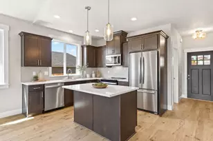 2221 E Juniper Cir, La Center, WA 98629 - Photo 14