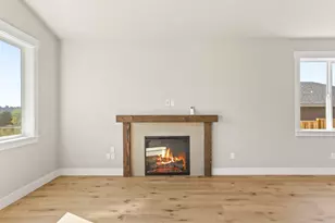 2221 E Juniper Cir, La Center, WA 98629 - Photo 16