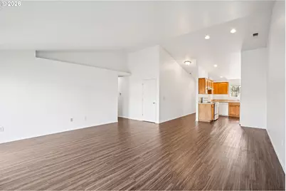 2315 SW Hannah Cir, McMinnville, OR 97128 - Photo 10