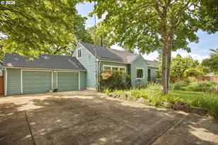 942 Fairway Dr, Eugene, OR 97404 - Photo 2