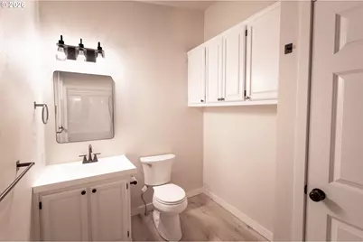 1038 Hillside Dr, Cottage Grove, OR 97424 - Photo 20
