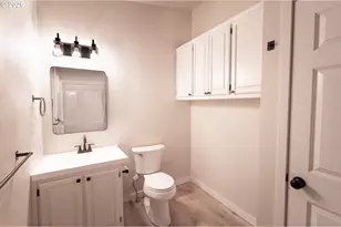 1038 Hillside Dr, Cottage Grove, OR 97424 - Photo 20