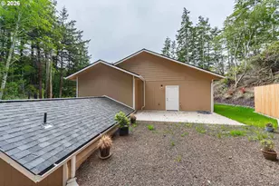 2143 Ash St, North Bend, OR 97459 - Photo 34