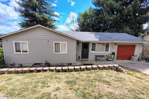 112 Laguna Ct, Roseburg, OR 97471 - Photo 1
