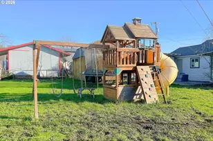 124 NE West Ave, Roseburg, OR 97470 - Photo 32