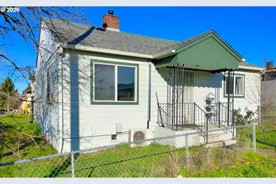 124 NE West Ave, Roseburg, OR 97470 - Photo 1