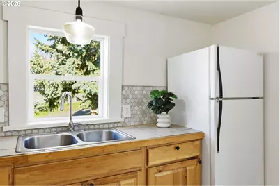 180 NW Spring St, White Salmon, WA 98672 - Photo 16