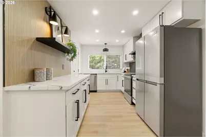 6411 NE 32nd Pl, Portland, OR 97211 - Photo 2