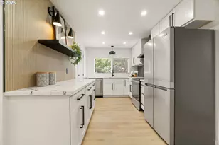 6411 NE 32nd Pl, Portland, OR 97211 - Photo 2