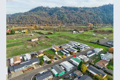 125 SE Estate Loop, Winston, OR 97496 - Photo 40