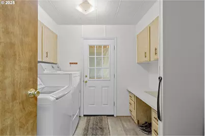 125 SE Estate Loop, Winston, OR 97496 - Photo 28