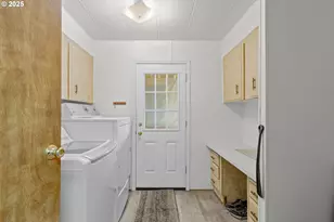 125 SE Estate Loop, Winston, OR 97496 - Photo 28