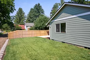 262 SE Ivy St, Mill City, OR 97360 - Photo 32