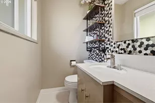 12915 NE Morris Ct, Portland, OR 97230 - Photo 16