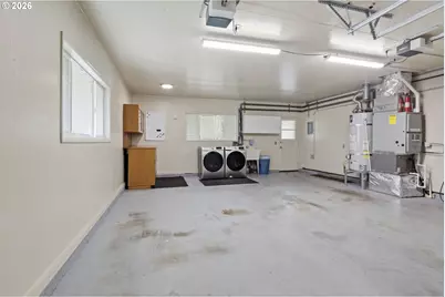 12915 NE Morris Ct, Portland, OR 97230 - Photo 18
