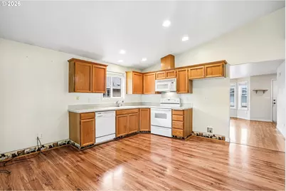 308 SE 9th St, Battle Ground, WA 98604 - Photo 8