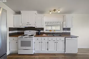3700 Babcock Ln, Eugene, OR 97401 - Photo 16