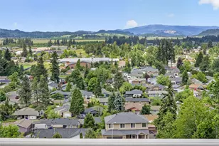 733 Queens Ave, Creswell, OR 97426 - Photo 2
