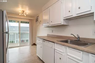 885 NE Sunset St, Roseburg, OR 97470 - Photo 8