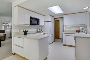16350 SW Royalty Pkwy, King City, OR 97224 - Photo 12