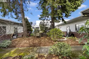 2536 NE Hoyt St, Portland, OR 97232 - Photo 8