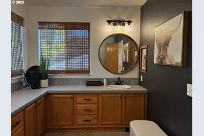 393 Knoll Terrace Dr, Canyonville, OR 97417 - Photo 14