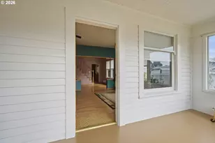 1902 6th St, Tillamook, OR 97141 - Photo 4