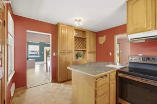 1902 6th St, Tillamook, OR 97141 - Photo 20