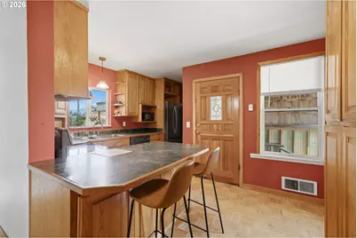 1902 6th St, Tillamook, OR 97141 - Photo 16