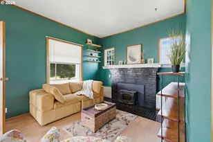 1902 6th St, Tillamook, OR 97141 - Photo 8
