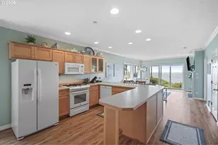 1113 N Hwy 101, Depoe Bay, OR 97341 - Photo 10