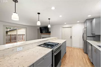 18655 SE Yamhill Cir, Portland, OR 97233 - Photo 10