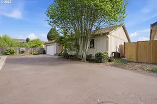 1343 NE Sunrise Ln, Hillsboro, OR 97124 - Photo 2