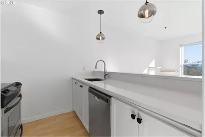 325 NW Uptown Ter #1A, Portland, OR 97210 - Photo 12