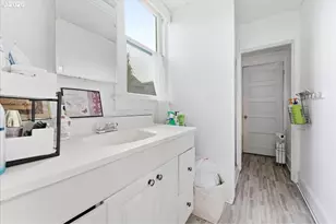 215 NE Going St, Portland, OR 97211 - Photo 18