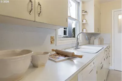 7126 N Ivanhoe St, Portland, OR 97203 - Photo 12