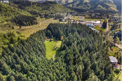 586 NW Loop Rd, White Salmon, WA 98672 - Photo 2