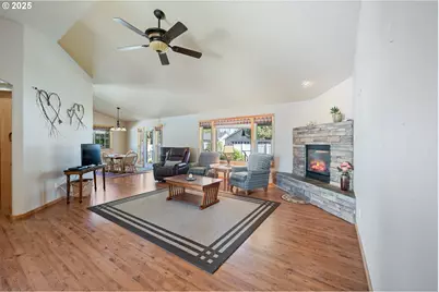 16676 McClintock Pl, La Pine, OR 97739 - Photo 6