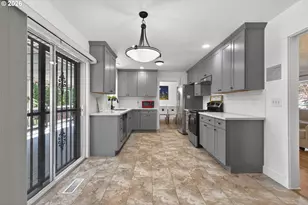 820 NE 168th Pl, Portland, OR 97230 - Photo 16