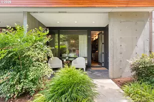 245 SW Meade St, Portland, OR 97201 - Photo 4