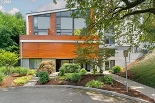 245 SW Meade St, Portland, OR 97201 - Photo 2